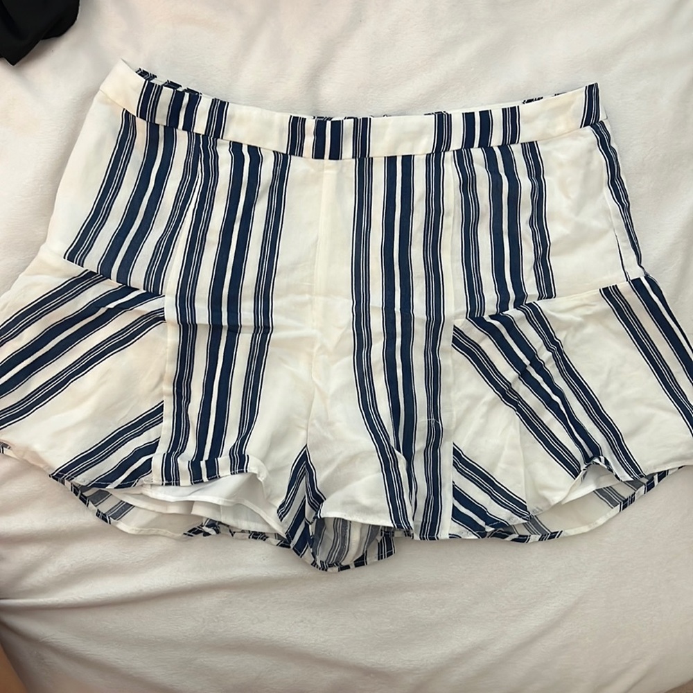 Lovers + Friends Shorts Size: Medium